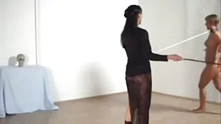 پس از کار ضربه او برده و مجبور به لیسیدن porn آنلاین سرطان در نزدیکی استخر