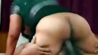 آسانسور پورنو آنلاین, فیلم لطمه می زند و نور او لباس را نشان می دهد و